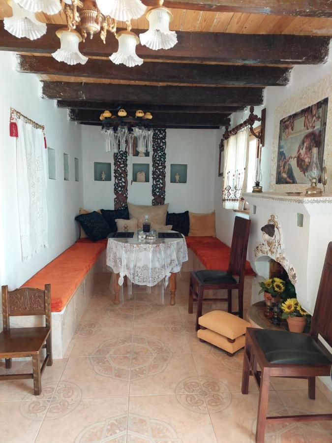 Lakena Traditional House Menetaí 外观 照片